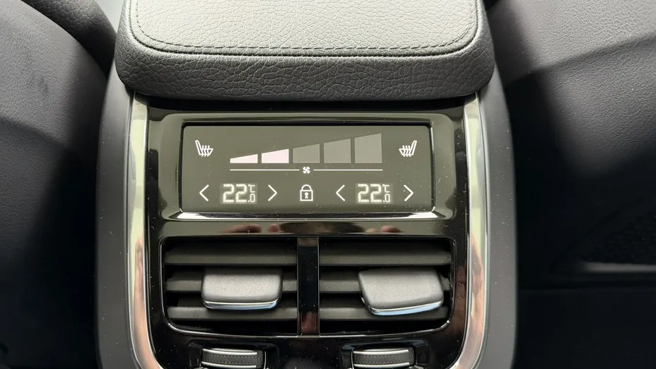 VOLVO V90 -