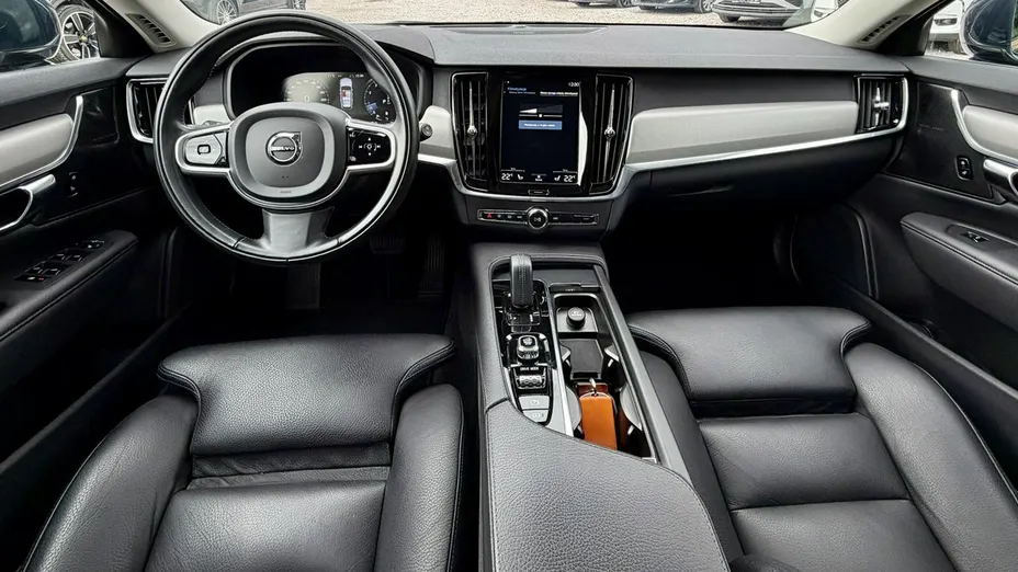 VOLVO V90 -