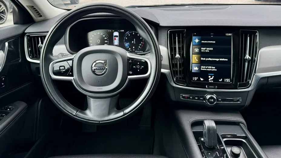 VOLVO V90 -