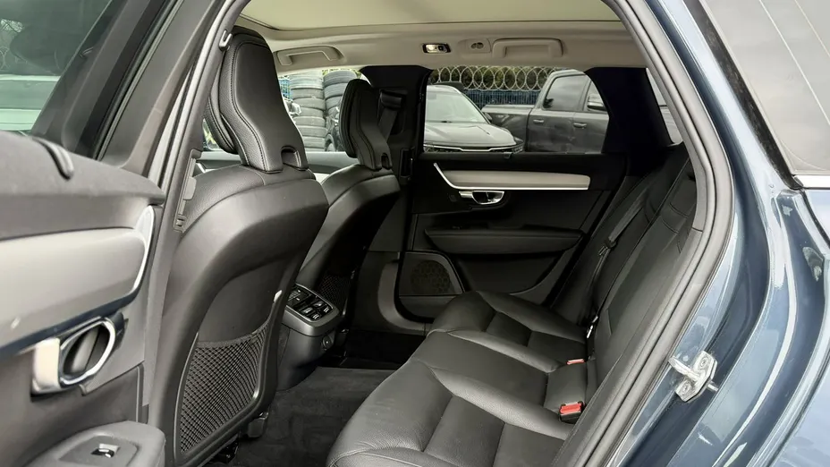 VOLVO V90 -