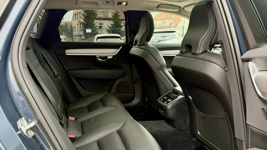 VOLVO V90 -