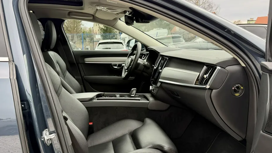 VOLVO V90 -