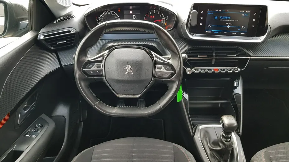 PEUGEOT 208 -