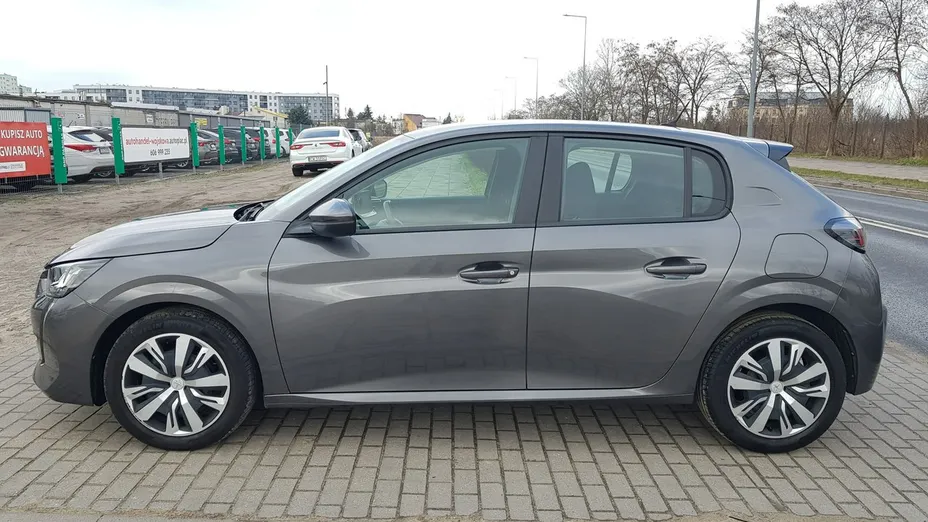 PEUGEOT 208 -