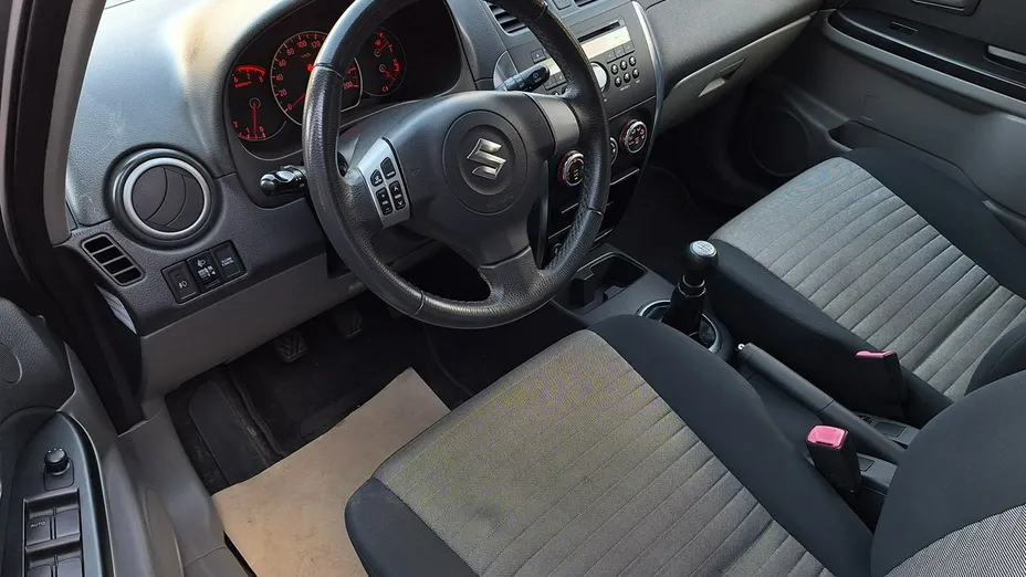 SUZUKI SX4 -