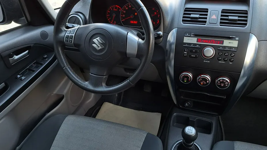 SUZUKI SX4 -