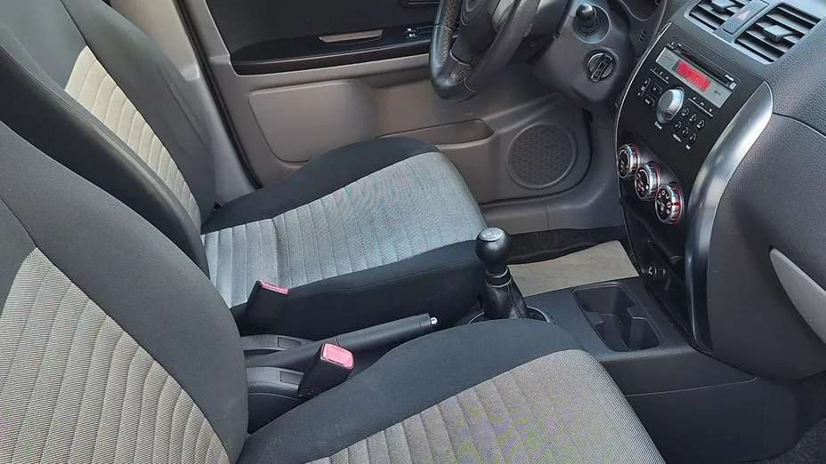 SUZUKI SX4 -