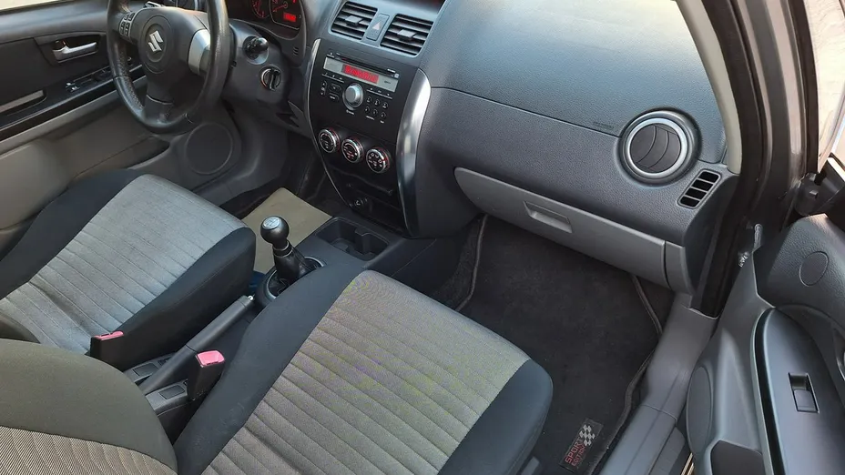 SUZUKI SX4 -