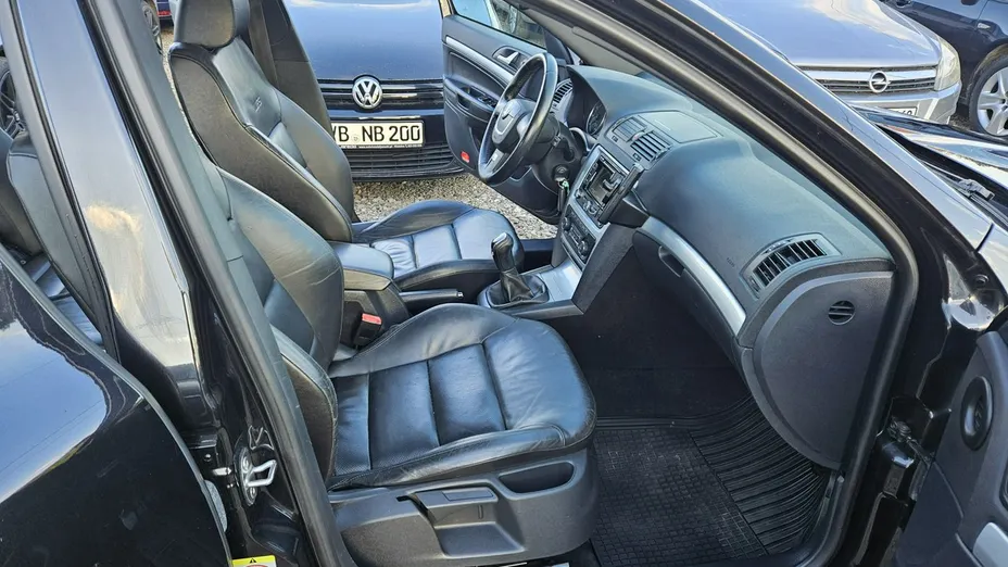 SKODA Octavia -