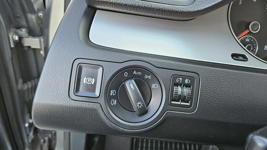 VOLKSWAGEN Passat -