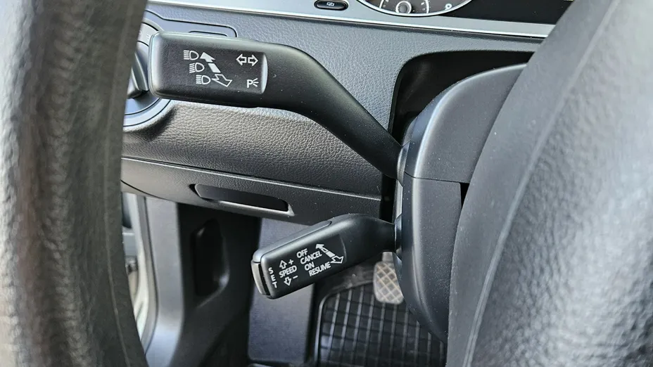VOLKSWAGEN Passat -