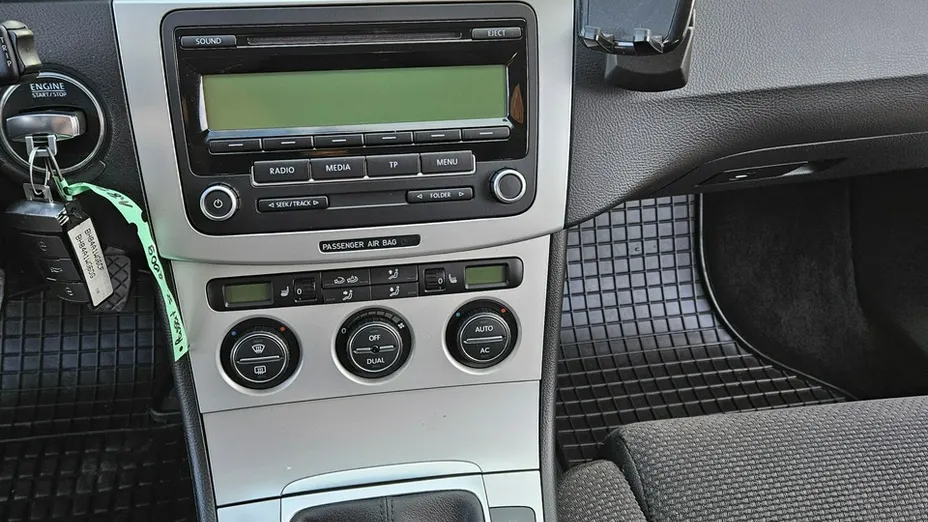 VOLKSWAGEN Passat -