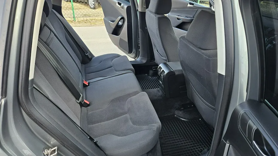 VOLKSWAGEN Passat -