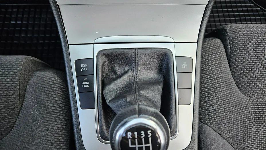 VOLKSWAGEN Passat -