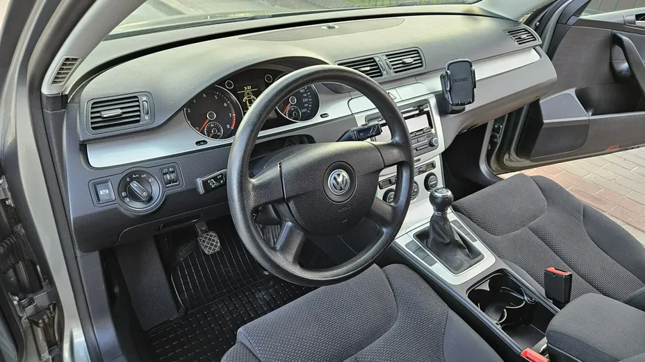 VOLKSWAGEN Passat -