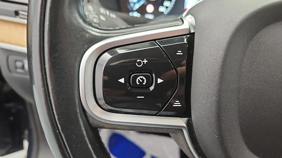 VOLVO XC90 -