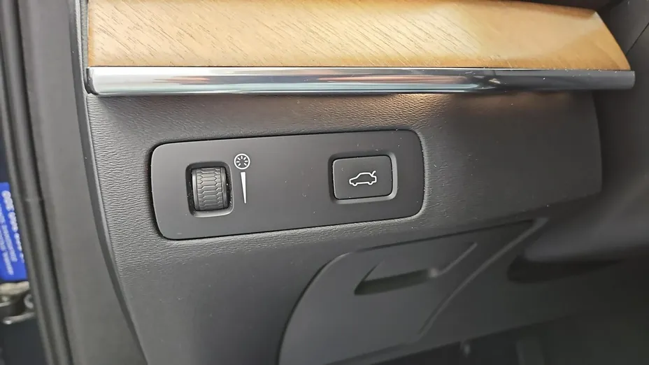 VOLVO XC90 -