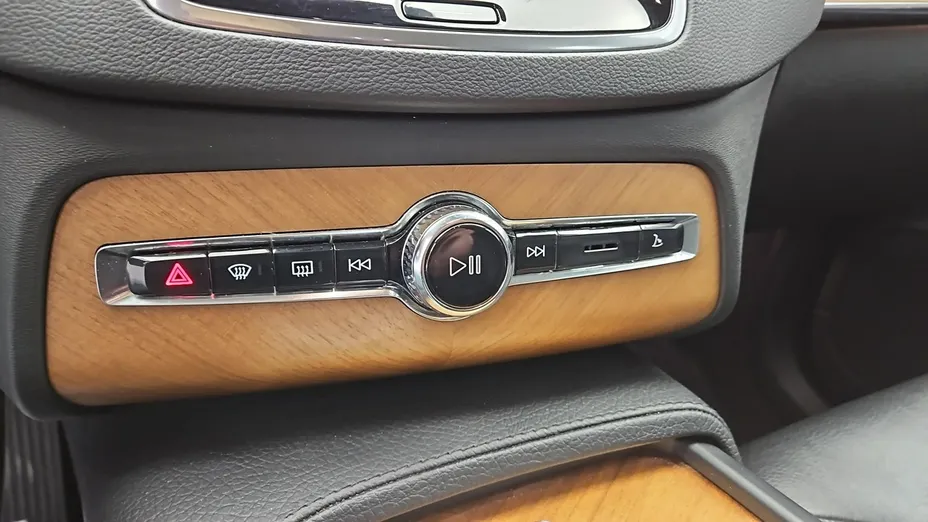VOLVO XC90 -
