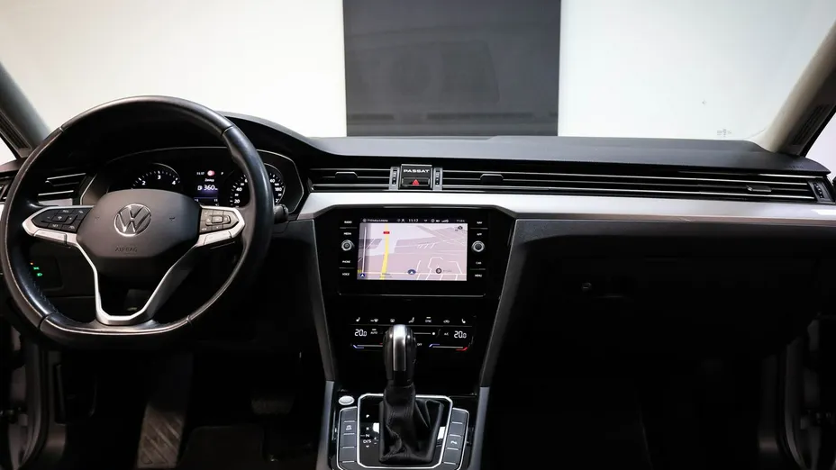 VOLKSWAGEN Passat -