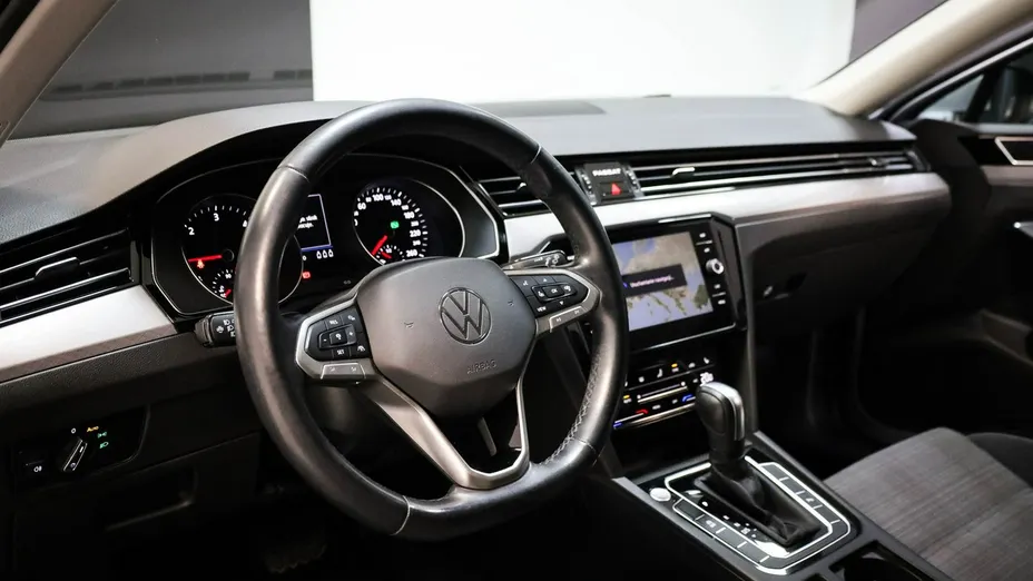 VOLKSWAGEN Passat -