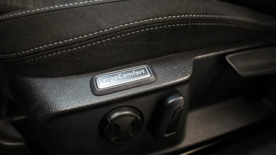 VOLKSWAGEN Passat -