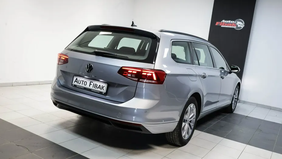 VOLKSWAGEN Passat -