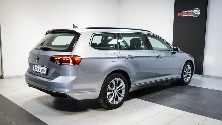 VOLKSWAGEN Passat -