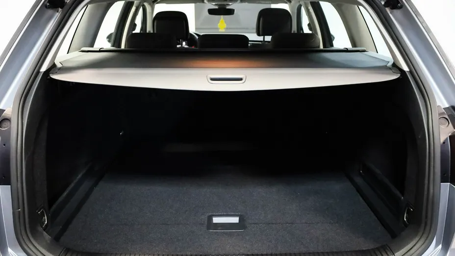 VOLKSWAGEN Passat -