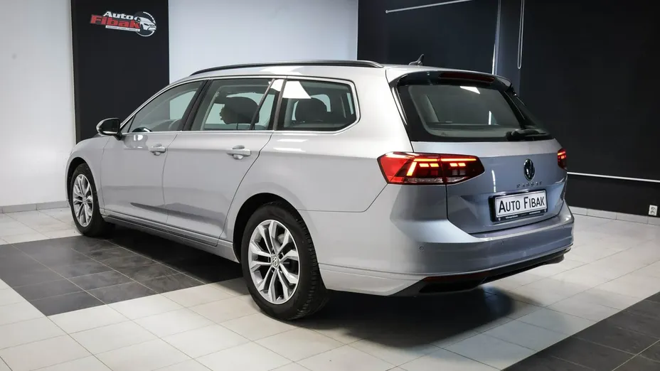 VOLKSWAGEN Passat -