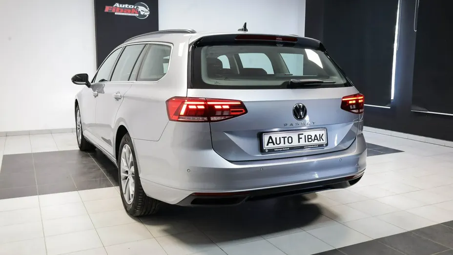 VOLKSWAGEN Passat -