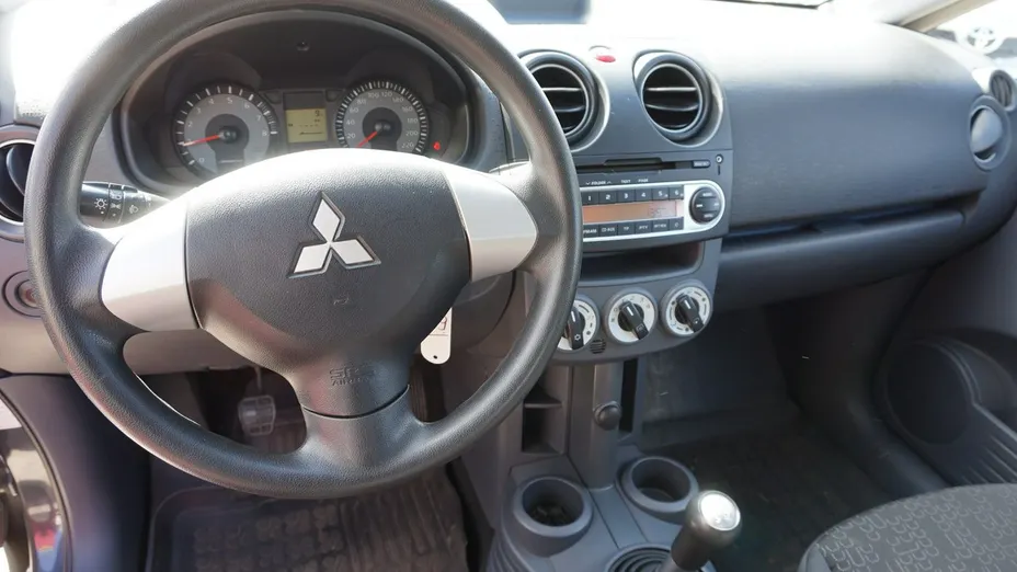 MITSUBISHI Colt -