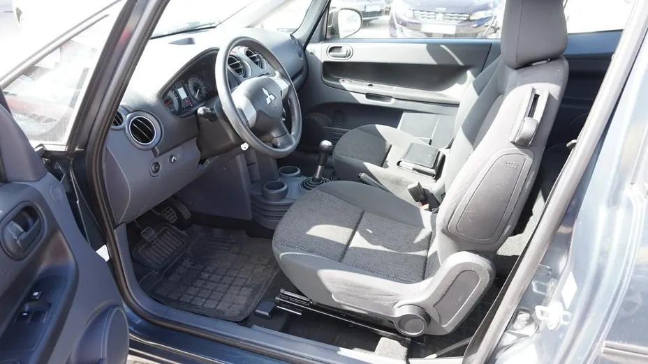 MITSUBISHI Colt -