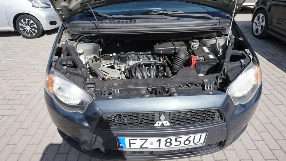 MITSUBISHI Colt -