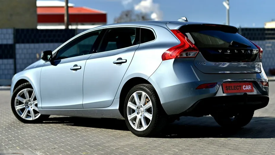 VOLVO V40 -