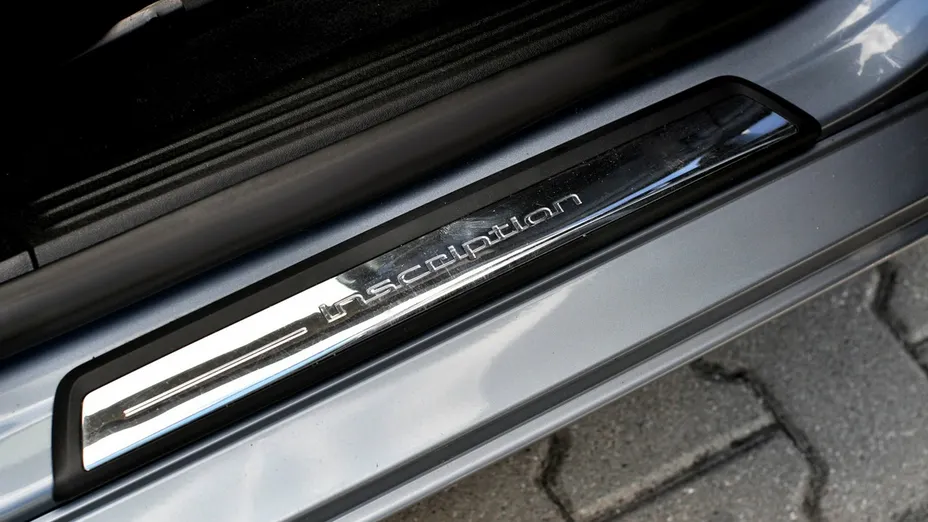 VOLVO V40 -