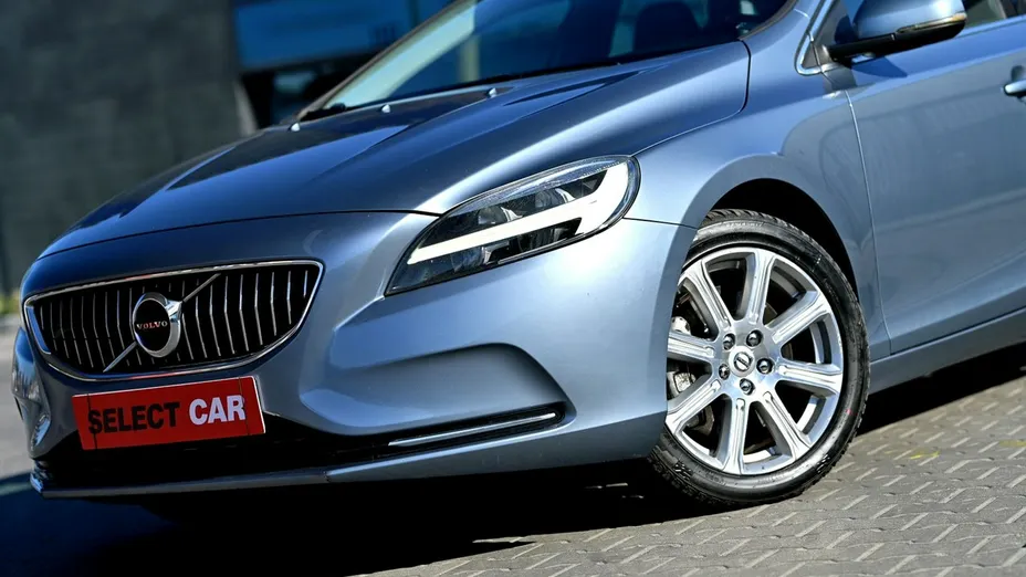 VOLVO V40 -