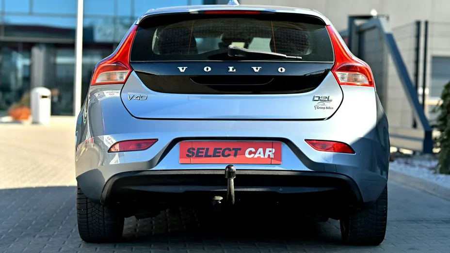 VOLVO V40 -