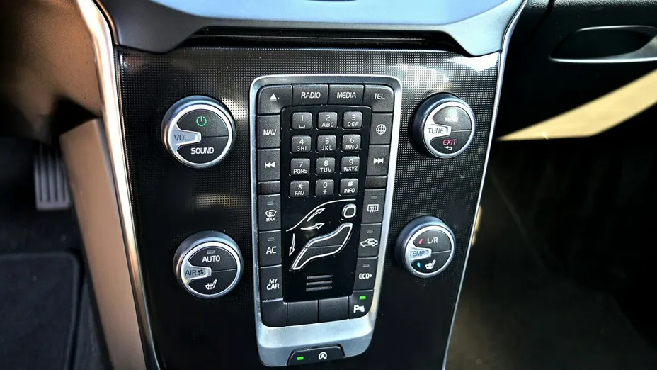 VOLVO V40 -