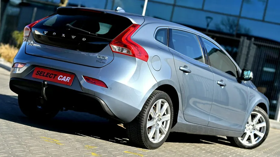 VOLVO V40 -