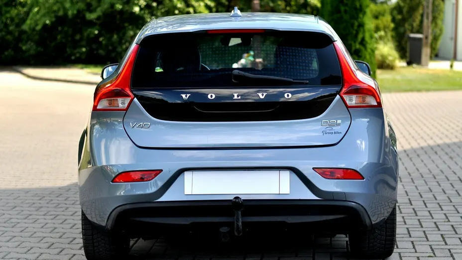 VOLVO V40 -