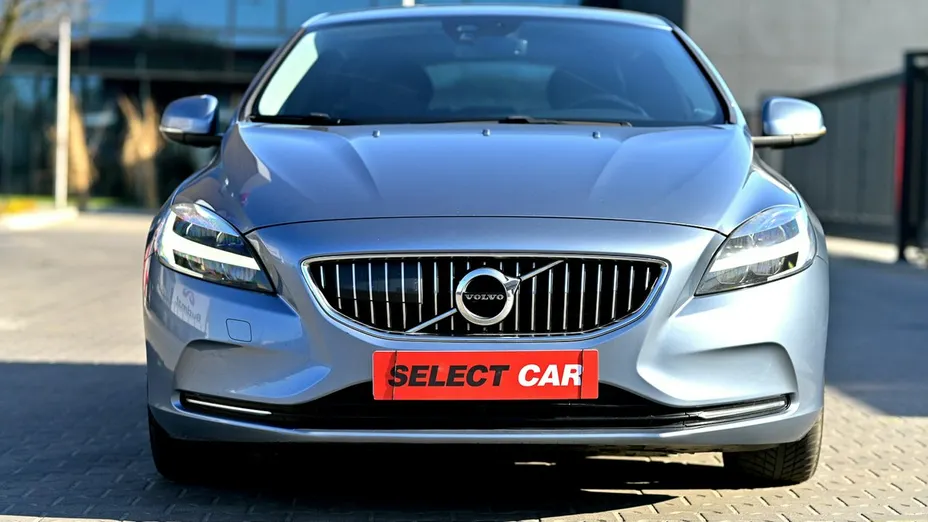 VOLVO V40 -
