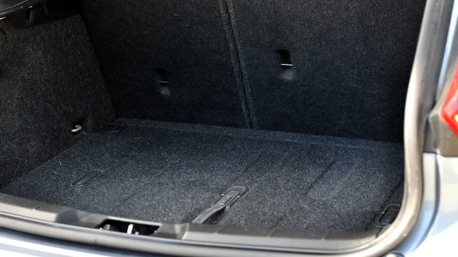 VOLVO V40 -