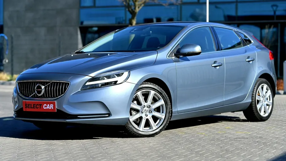 VOLVO V40 -