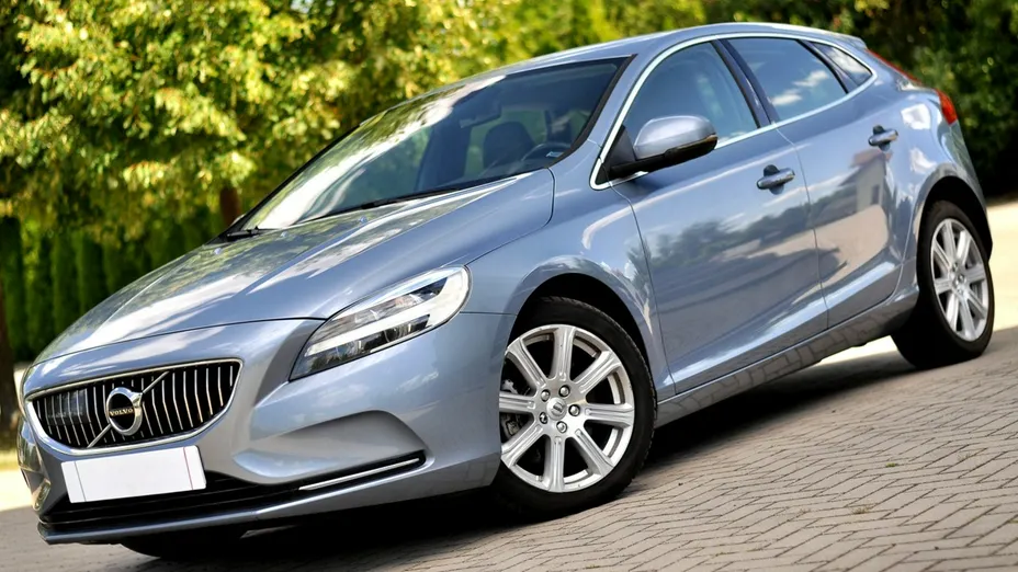 VOLVO V40 -