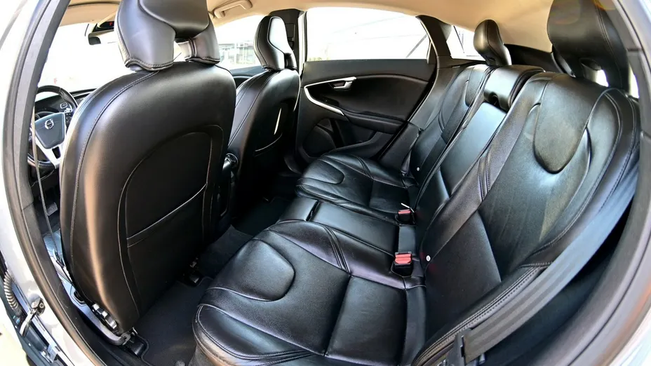 VOLVO V40 -
