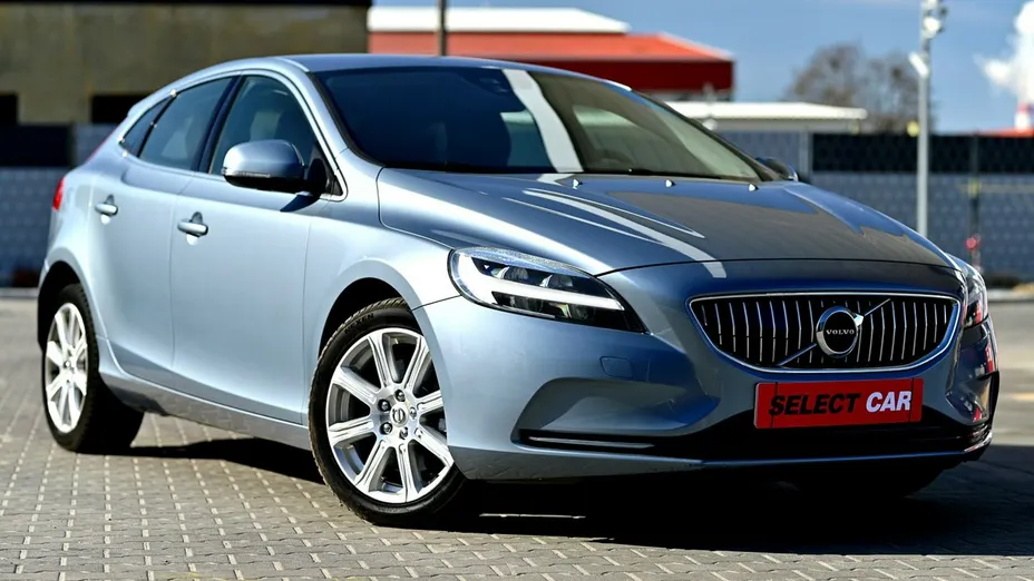 VOLVO V40 -