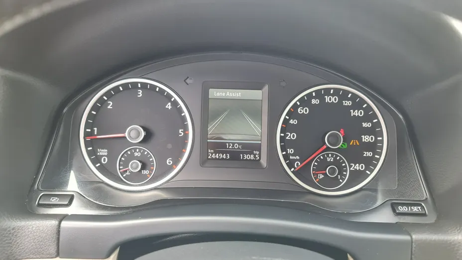 VOLKSWAGEN Tiguan -