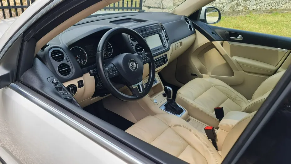 VOLKSWAGEN Tiguan -