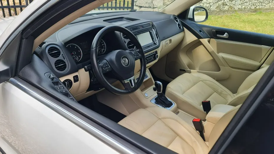 VOLKSWAGEN Tiguan -