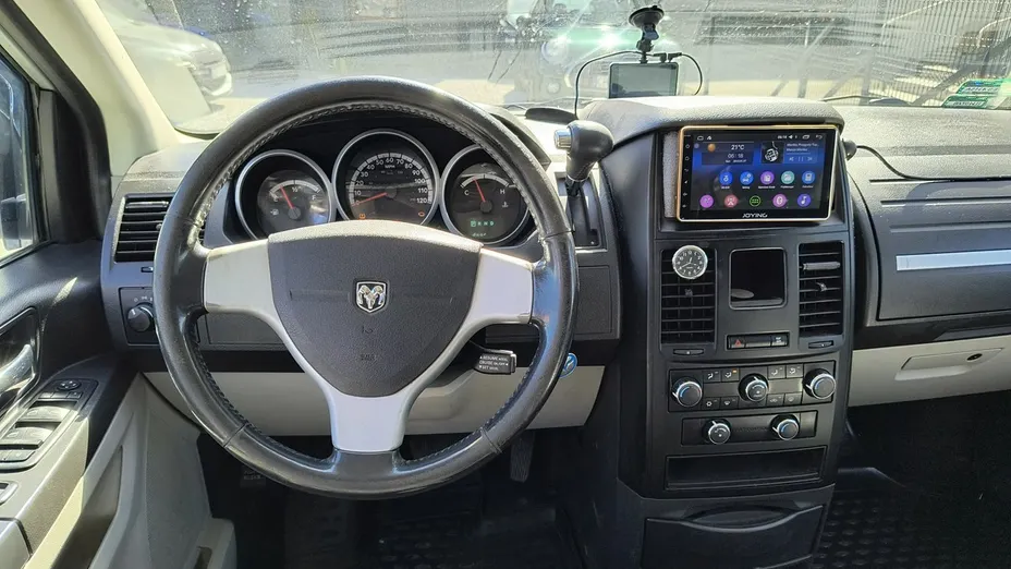DODGE Caravan -